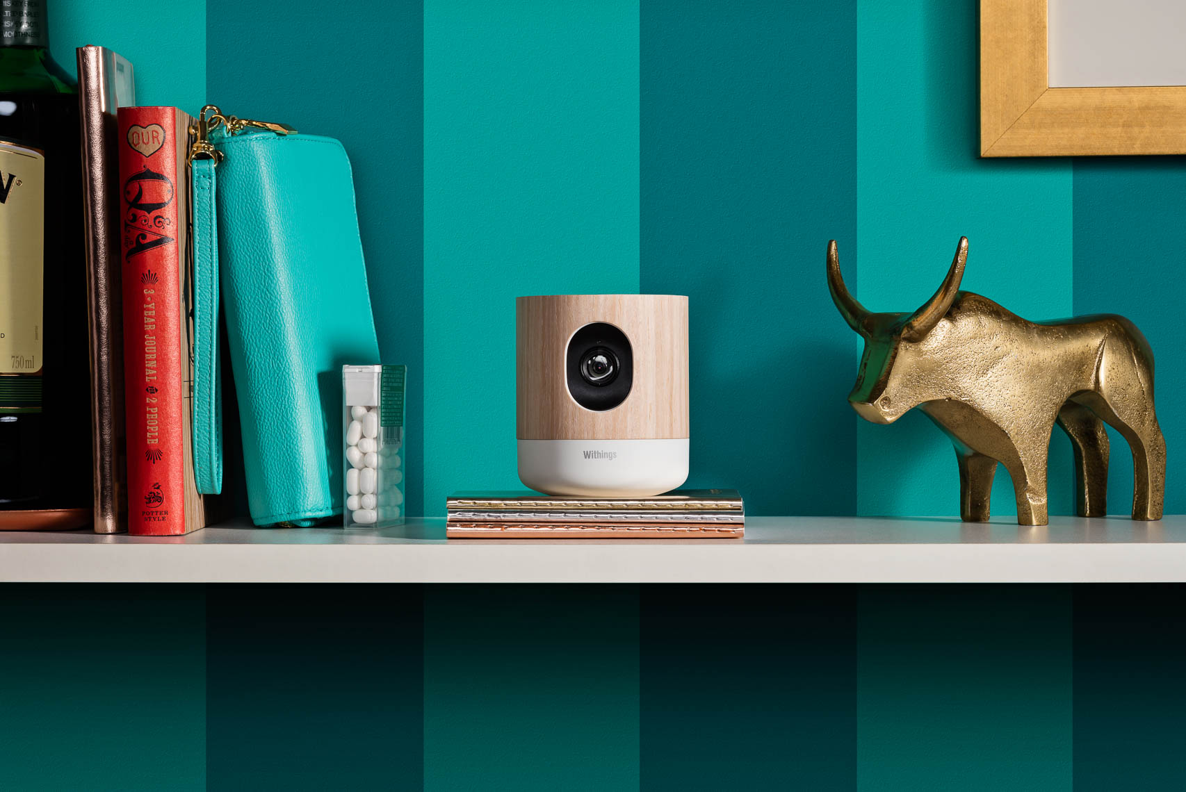 product photography lifestyle photography of wifi camera on bookcase msz401688_
